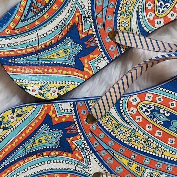 ‎Vera Bradley Blue multicolored floral Flip-flops - Picture 5 of 10